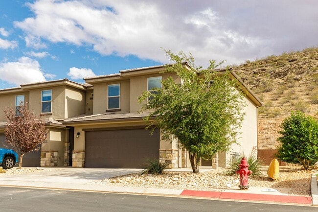 Photo - 3 bed | 2.5 bath | 2-car Townhome with Was...