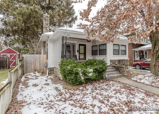 Photo - 306 Valley Ave NW