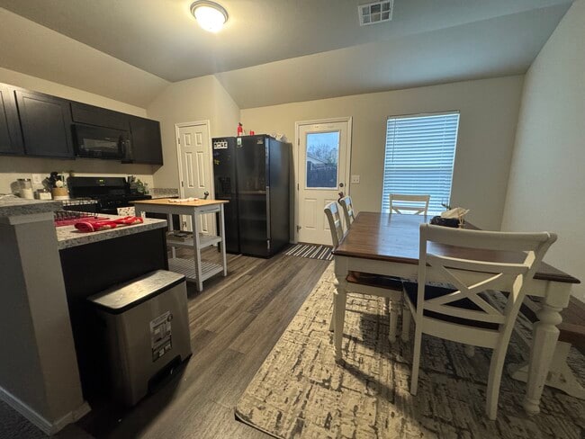 Photo - 1718 Carnley St