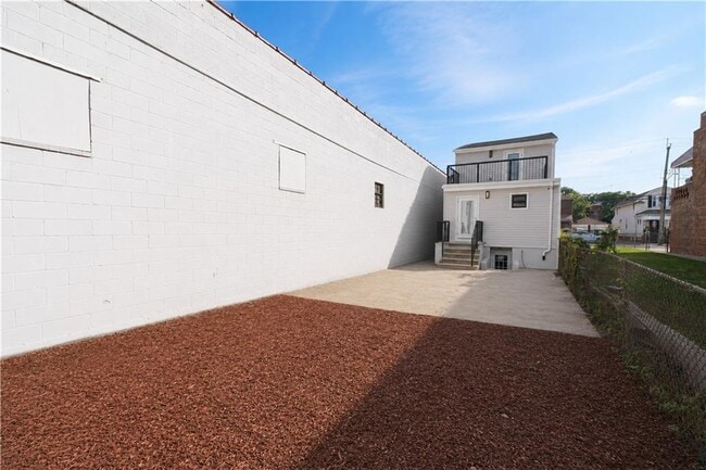 Photo - 2171 Hendrickson St