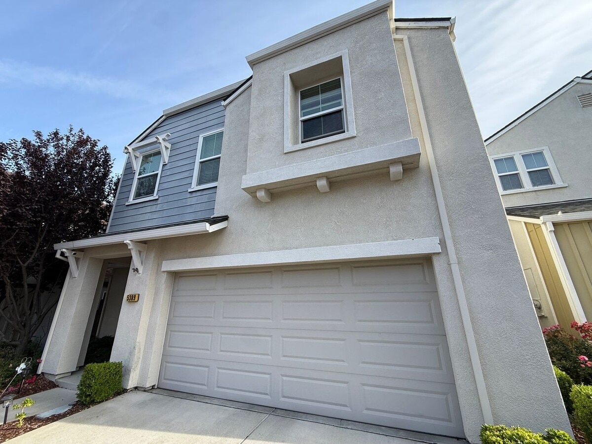 Photo - Great 4bd/3ba Home with 2 Car Garage!