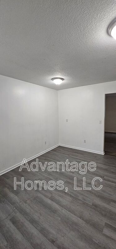 Photo - 702 N 70th St