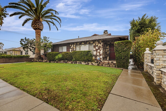 Photo - 11946 Oxford Ave Townhome