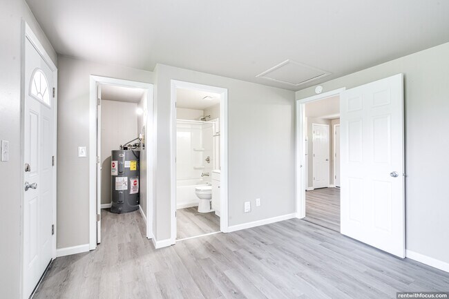 Photo - 1031 Hunt Ave