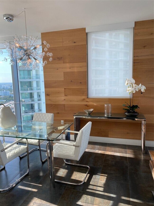 Photo - 92 SW 3rd St Unidad 3610
