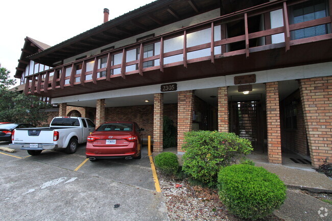 Building Photo - 3 BEDROOM, 2.5 BATHROOM CONDO IN METAIRIE