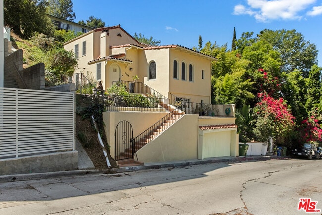 Photo - 3528 Fernwood Ave