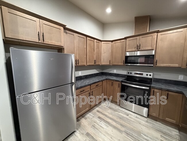 Photo - 1335 Lynn Ave