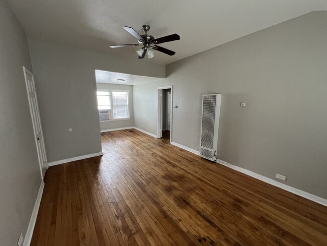 Photo - One bed/One bath close to Woodlawn Lake Unit 4