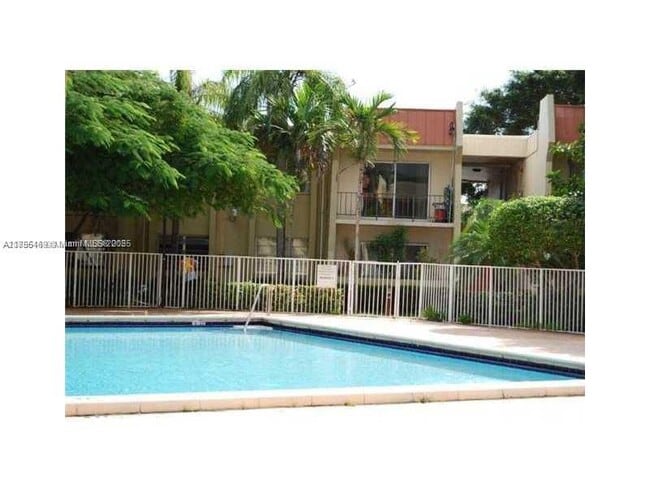 Building Photo - 13898 SW 90th Ave Unit 104-EE