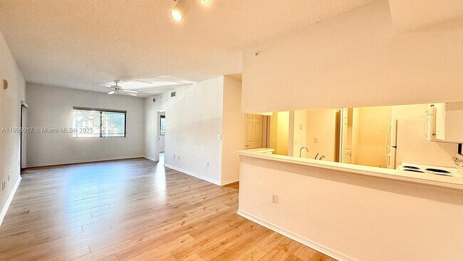 Building Photo - 2808 Amalei Dr Unit 203