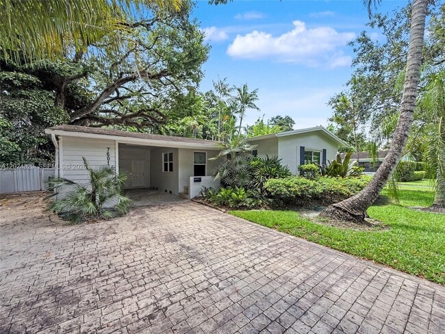 Building Photo - 7601 SW 64th Ct