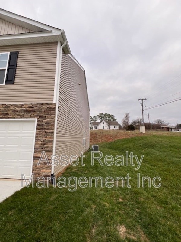 Photo - 305 Aspen Dr