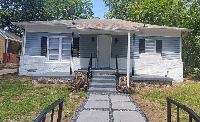 Building Photo - 2026 N Ross Ave