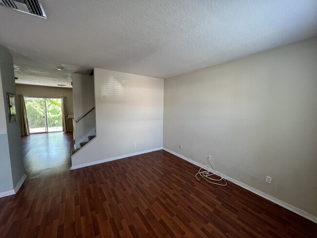 Photo - 1245 Beckenham Way