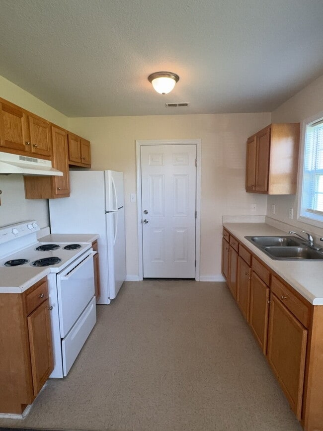 Photo - 204 Angus Ln