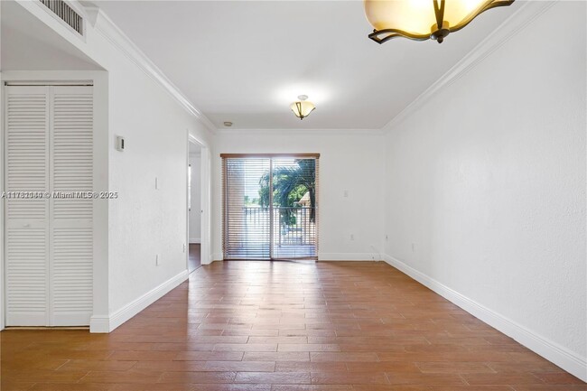 Photo - 2441 SW 31st Ave Unit 104