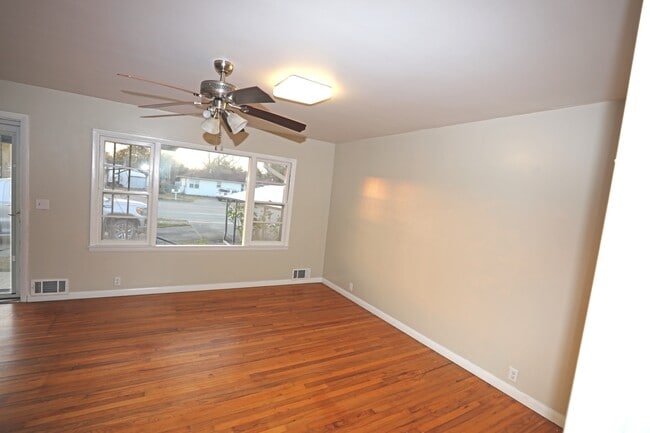 Photo - 1106 S Strong Blvd