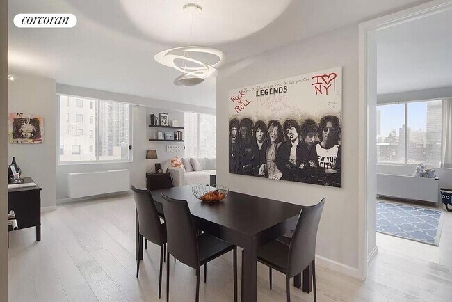 Photo - 350 W 50th St