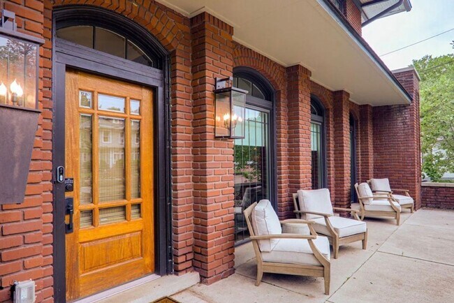 708 N Highland Ave