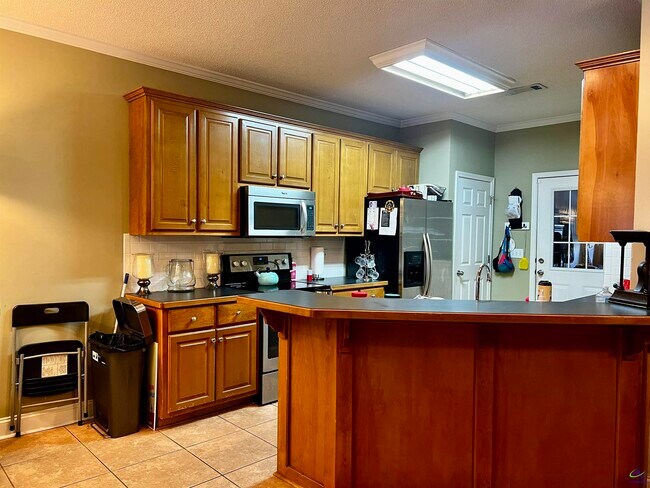 Photo - 123 Montrose Ln