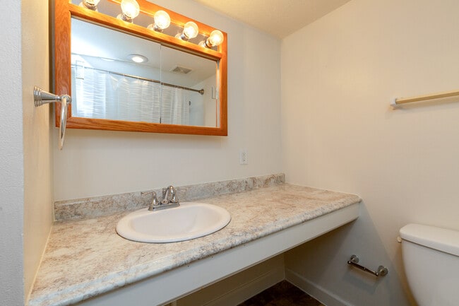 1 and 2 Bedroom Bathroom - University Manor