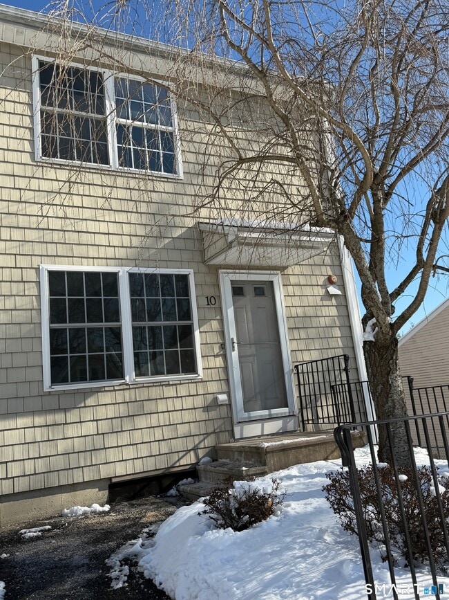 Photo - 108 Mohican Ave Unit APT 10