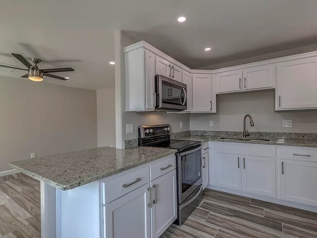 Photo - 405 E Mohave Rd