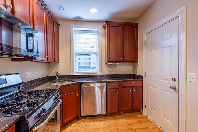 Photo - 3242 N Clifton Ave Unit J09W