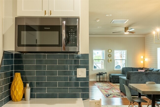 Photo - 3209 Ave N Ursuline St