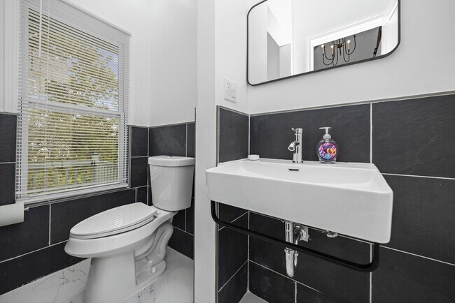 Photo - 520 Smith St