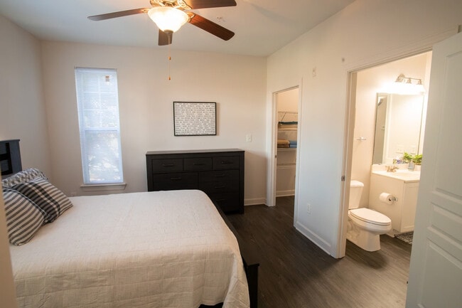 Photo - 2212 Brisbane Woods Way Unidad ID1225815P