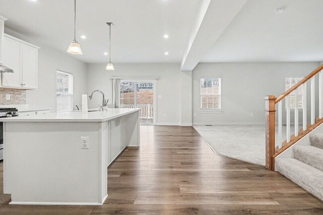 Photo - 484 Bridgepoint Dr