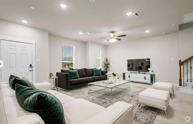 Building Photo - 2231 Seven Oaks Blvd Rental