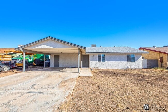 Building Photo - 2829 S 17th Ave
