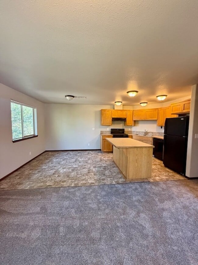 Building Photo - 61385 Sally Ln Unit 1 Rental