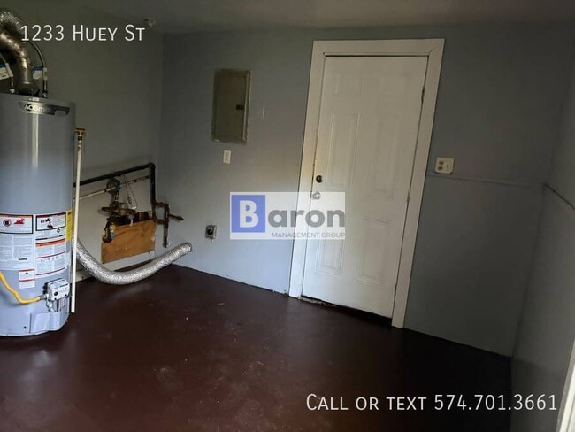 1233 Huey St