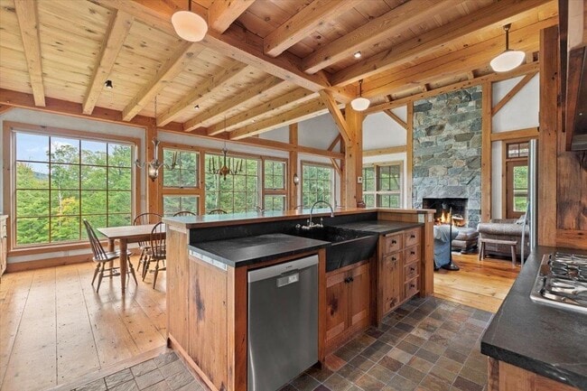 36 Moses Pond Rd
