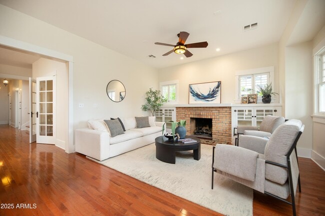 Photo - 69 W Lynwood St