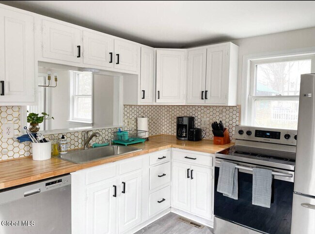 Photo - 35 State St Casa