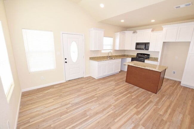 Photo - 1010 N Eva Ave