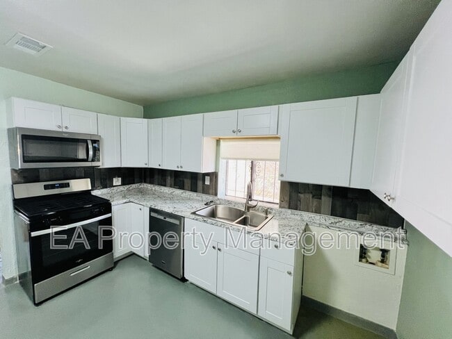 Photo - 1402 Phoenix Ave NW