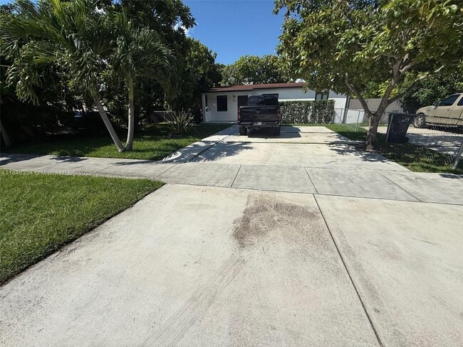 Building Photo - 9801 SW 55th St Rental