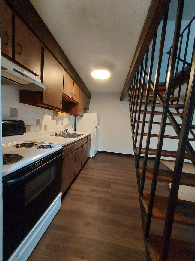 Building Photo - 187 Buckingham St Unit C