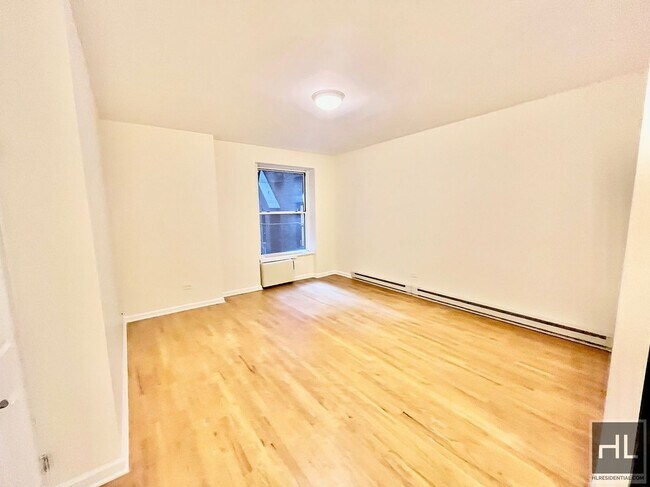 Photo - WEST 73 STREET Unidad 2F