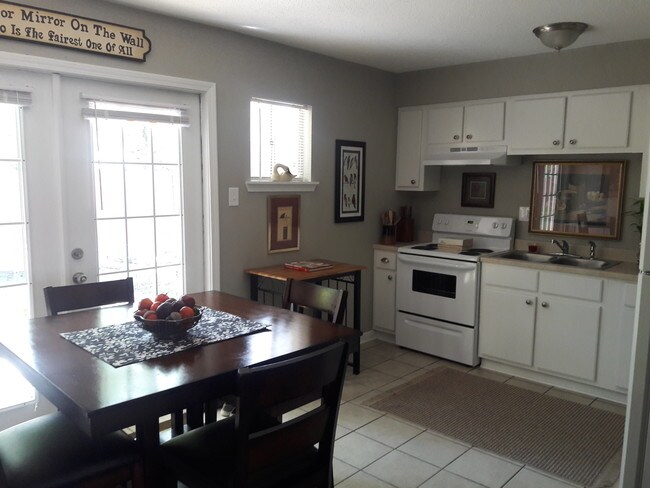 Photo - 201 Teague St