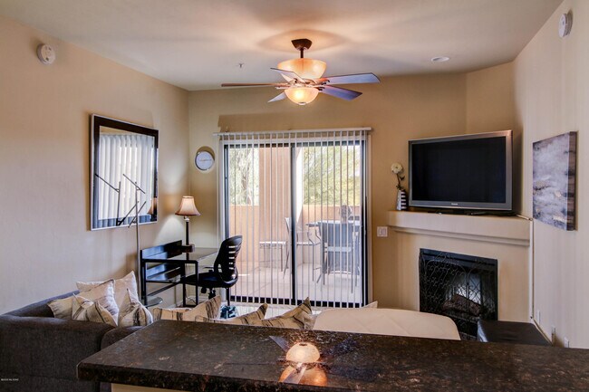 2550 E River Rd Unit 18206