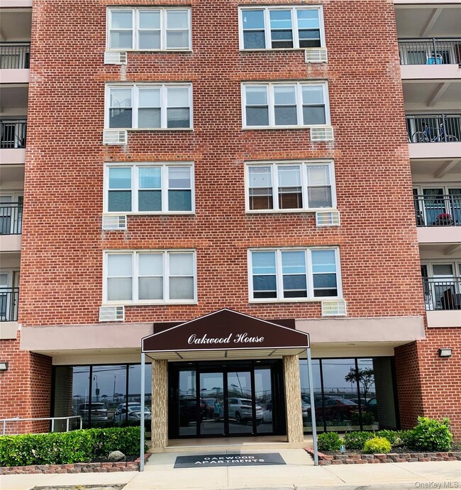 Building Photo - 1 E Broadway Unit 4J Rental