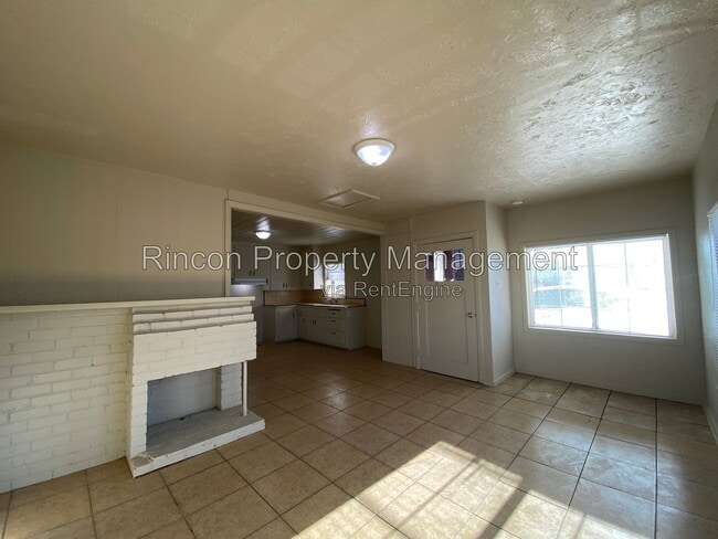 752 W Main St