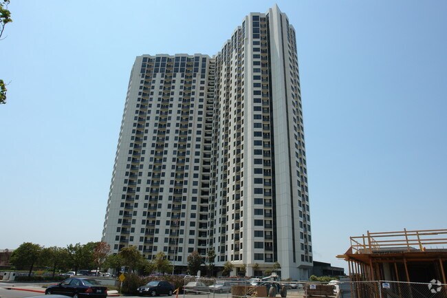 Photo - Pacific Park Plaza